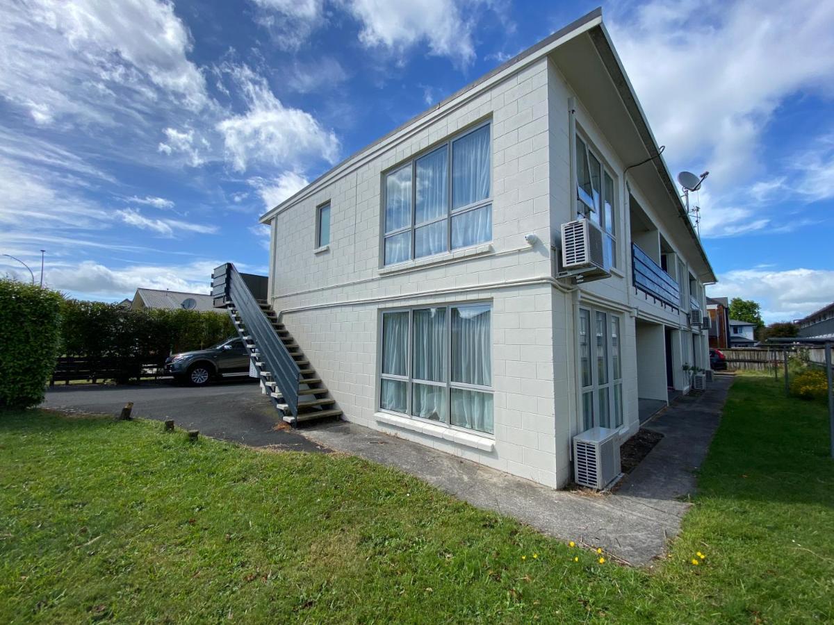 Ulster Apartments Hamilton Exterior photo